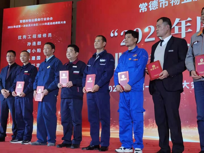 常德市康都物業(yè)服務有限公司,常德保安服務公司,保潔服務,墻外高空清洗服務 常德市康都物業(yè)服務有限公司,常德保安服務公司,保潔服務,墻外高空清洗服務