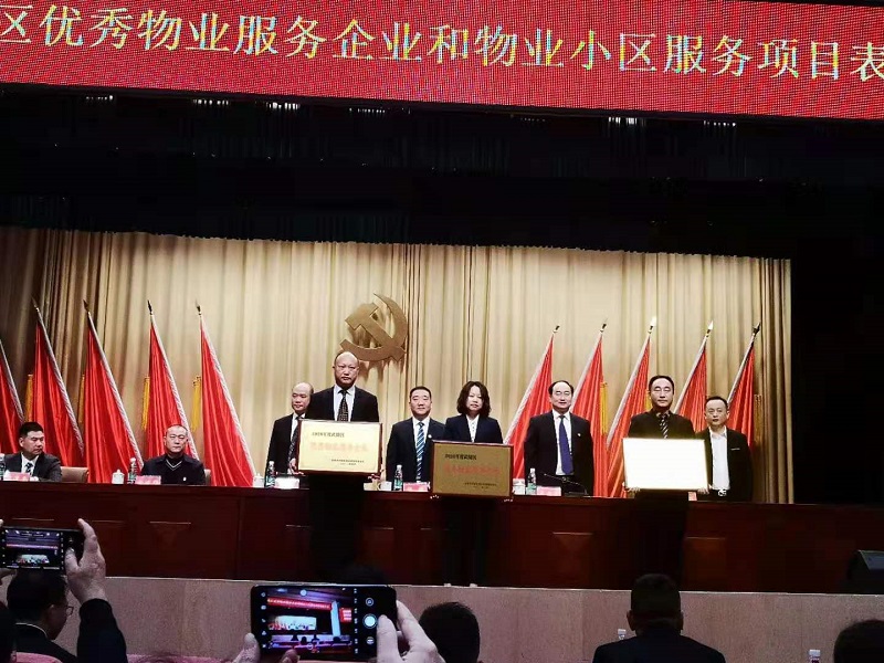 常德市康都物業(yè)服務(wù)有限公司,常德保安服務(wù)公司,保潔服務(wù),墻外高空清洗服務(wù)