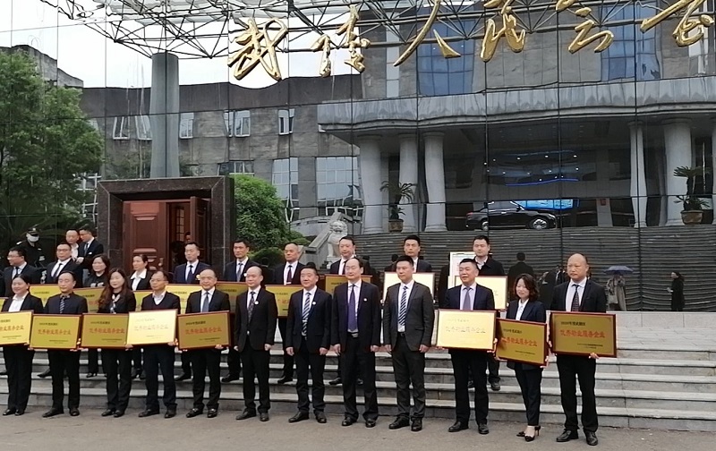 常德市康都物業(yè)服務(wù)有限公司,常德保安服務(wù)公司,保潔服務(wù),墻外高空清洗服務(wù)